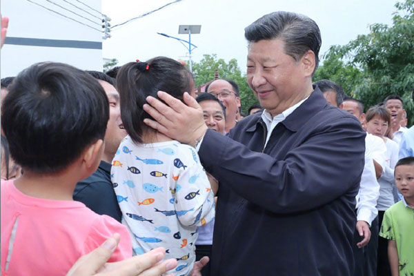 1566803347135274.jpg 習近平到潭頭村看望老區(qū)群眾