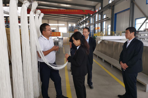 陜西航天建設(shè)集團(tuán)有限公司總經(jīng)理、黨委副書記謝明娟率隊(duì)赴遼寧一諾環(huán)保產(chǎn)業(yè)集團(tuán)開展考察調(diào)研工作