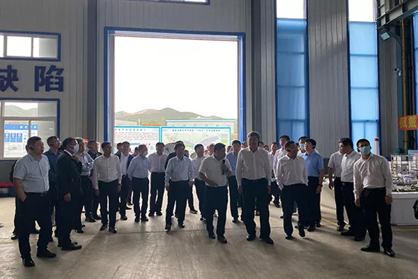 內(nèi)蒙古自治區(qū)黨委常委、通遼市委書(shū)記孟憲東攜考察團(tuán)到一諾環(huán)境考察指導(dǎo)