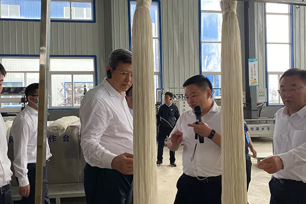 內(nèi)蒙古自治區(qū)黨委常委、通遼市委書(shū)記孟憲東攜考察團(tuán)到一諾環(huán)境考察指導(dǎo)